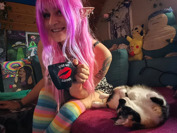 Mitchie Moon im Portrait: Kreativität, die Moonster und Kaffee, der direkt ins Herz geht
